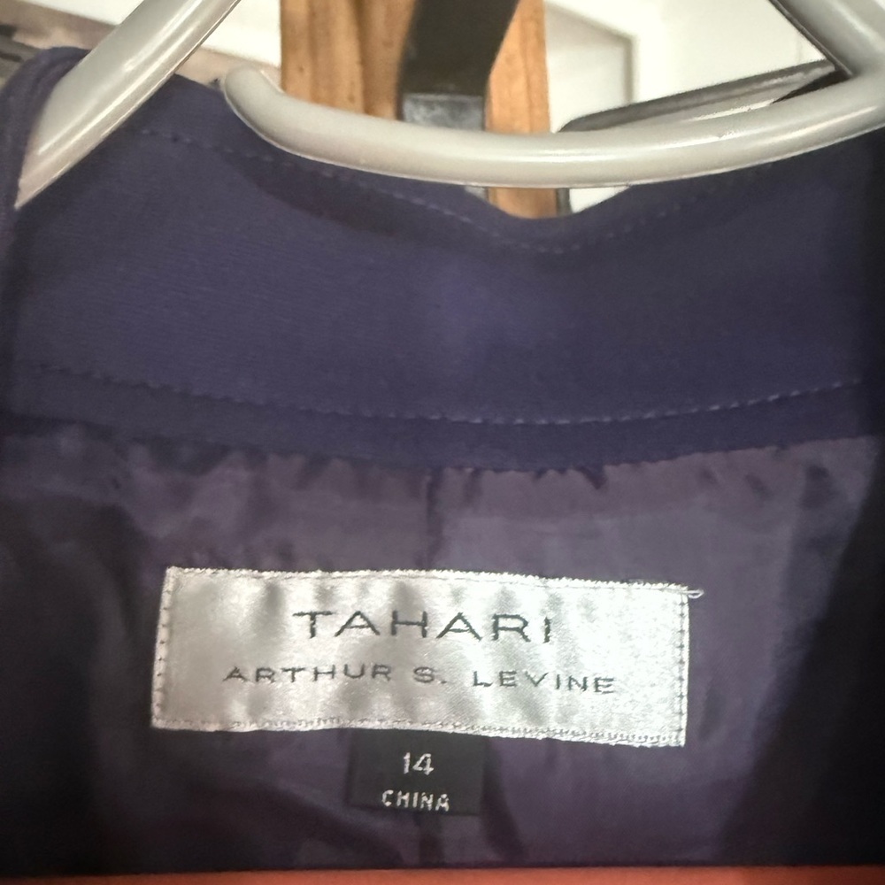 Tahari 2 Piece Suit Elegant Purple Women's Coat And Skirt - Picture 5 of 8